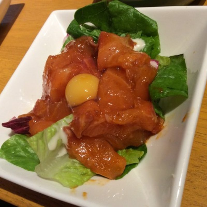 サーモンユッケ(ローマ軒 大阪駅前第３ビル店)