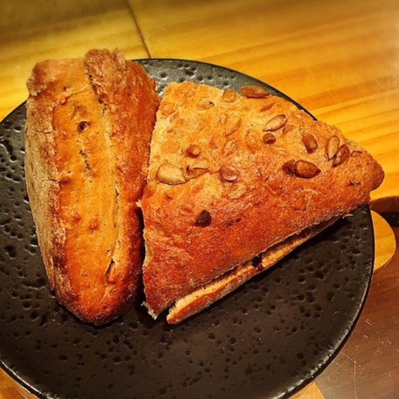 ひまわりの手作りパン(エノテカ エクウス （ENOTECA EQUUS）)