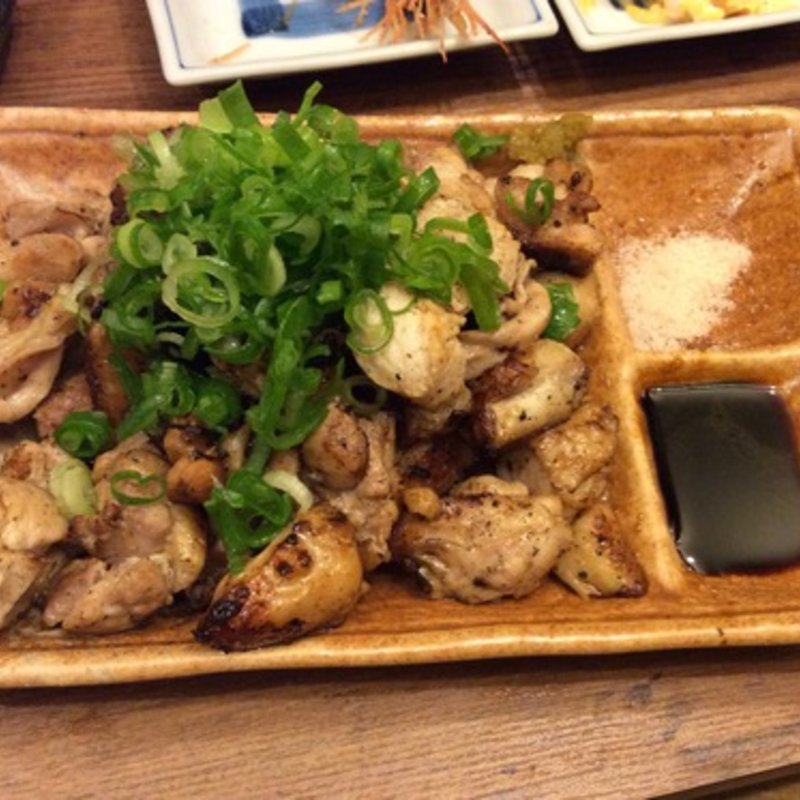 石焼き鶏盛り合わせ(揚鶏屋 伊予)