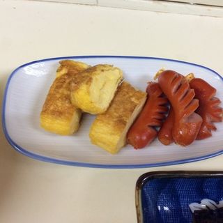 赤ウィンナーと卵焼き(智ちゃん食堂)