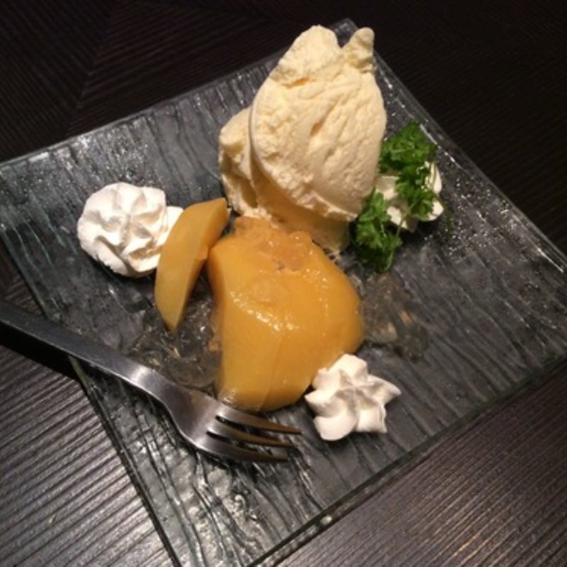 桃のコンポートとバニラアイス(五十松)