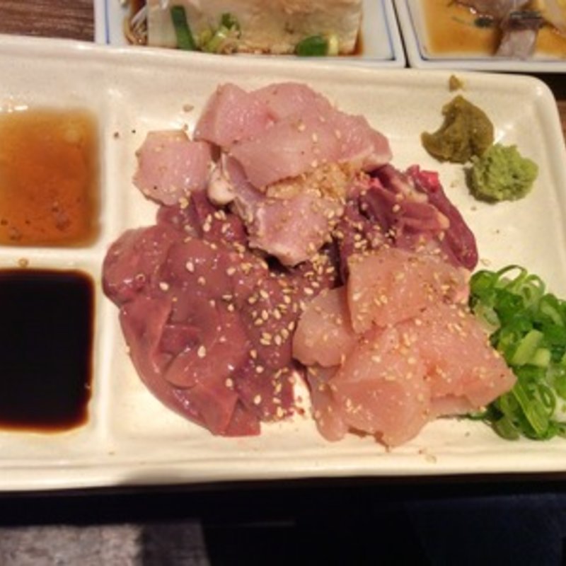 たたき・刺身盛り合わせ(揚鶏屋 伊予)