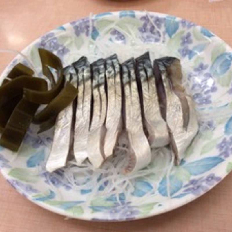 鯖のきずし半分(八幡屋)