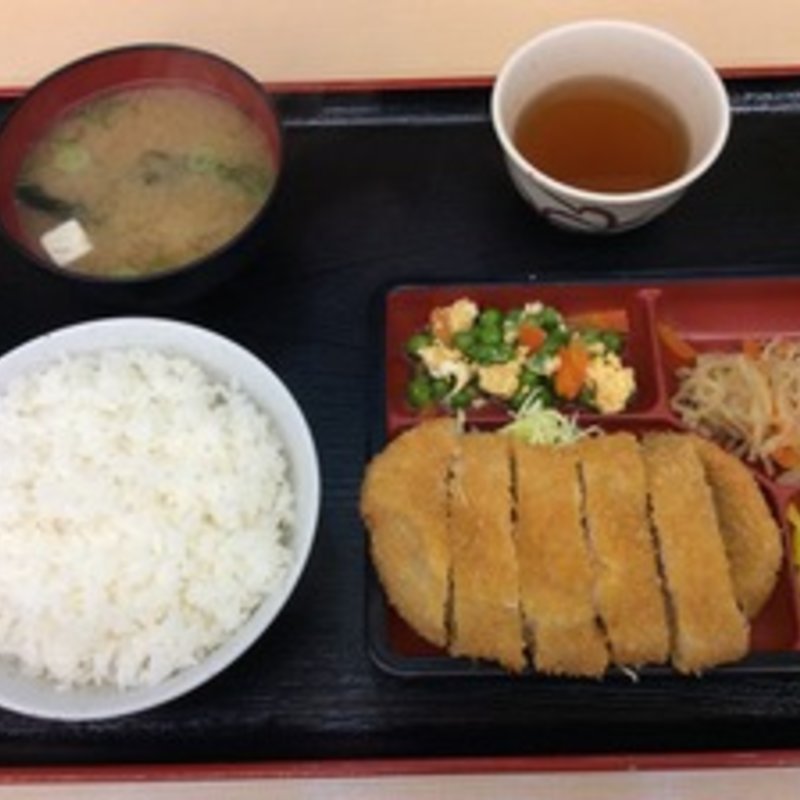 とんかつ定食(やまと屋 ６号店（百均一食堂） )