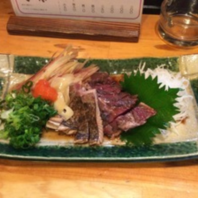 宮城県産戻りかつおのタタキ(京橋いなすい)