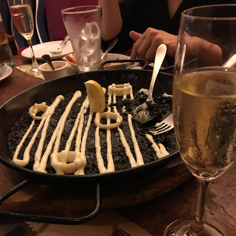 イカ墨のパエリア(BARCINO)