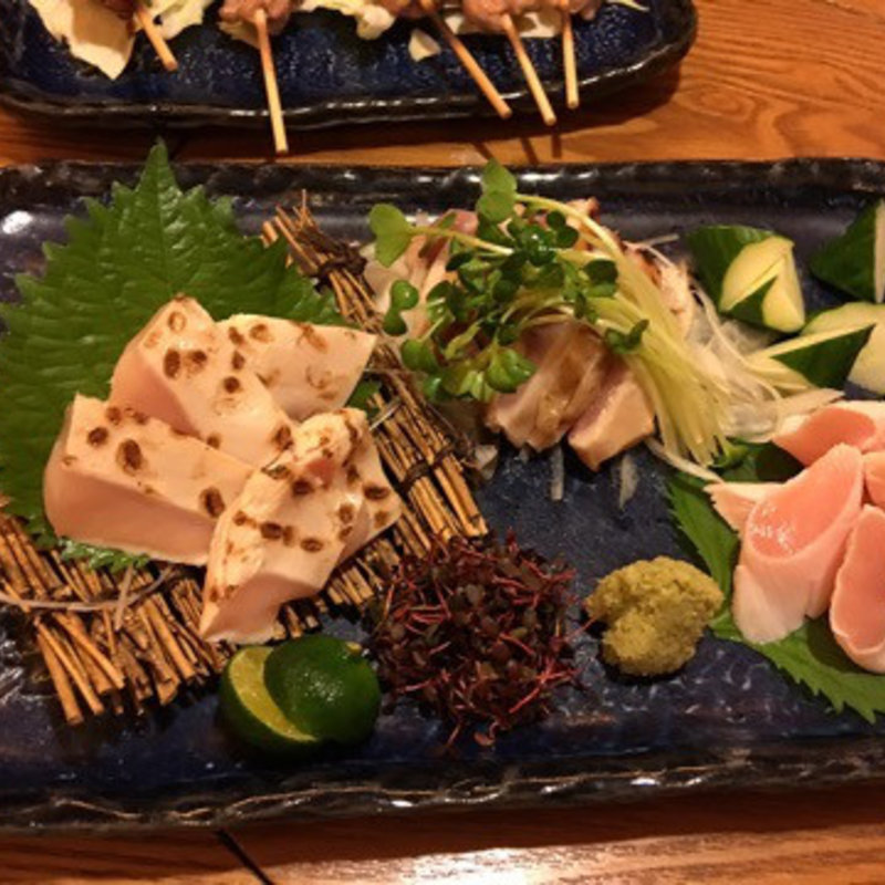 鳥刺し盛合せ(とりひろ)