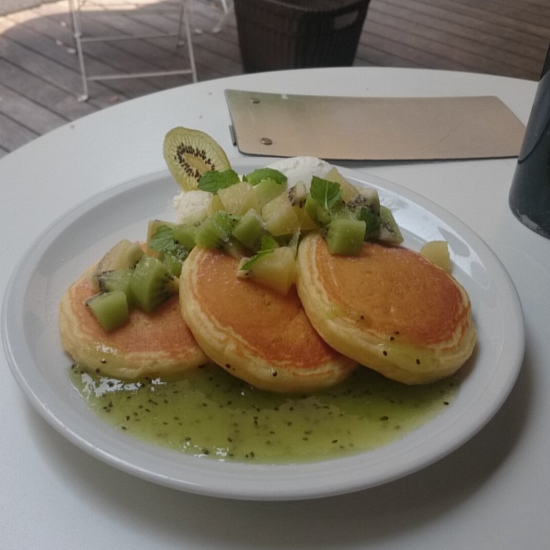 フレッシュキウイ&ヨーグルトアイスとムース(crisscross)