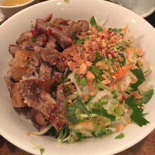 豚肉のせた麺(ミスサイゴンベトナム料理店 )