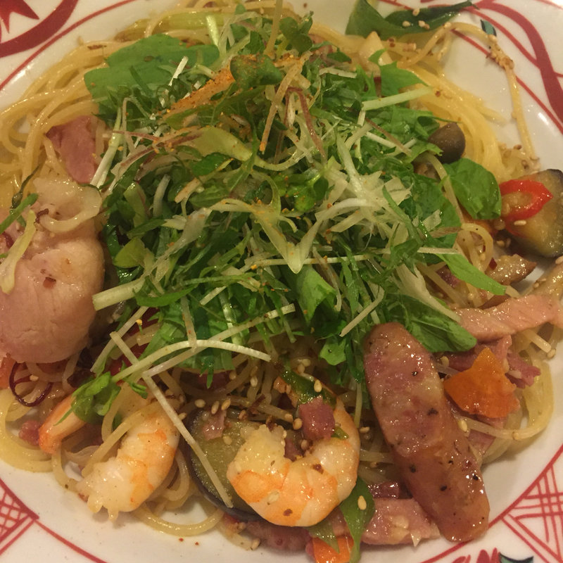 先斗町の賑わいペペロンチーノたっぷり香味野菜添え(京風スパゲティー 先斗入る)