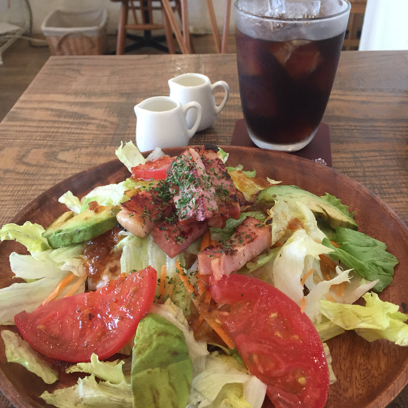 アボカドと厚切りベーコンのベジ丼(All Day Dining Hikari)