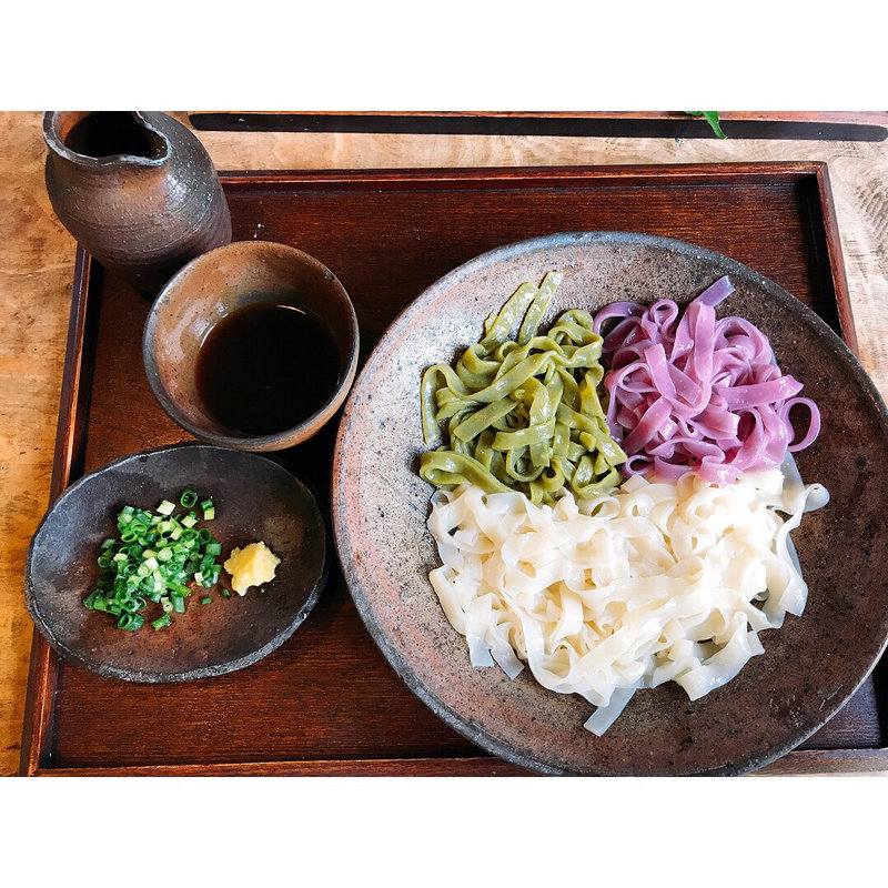 三色きしめん(手打ちめん処 鍵 （てうちめんどころ かぎ）)