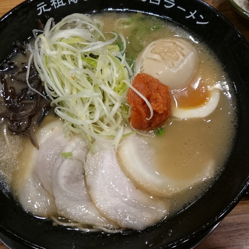全部のせラーメン(元祖博多 中洲屋台ラーメン 一竜)