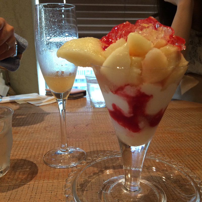 白桃のパフェ(キャンベル・アーリー 博多店)