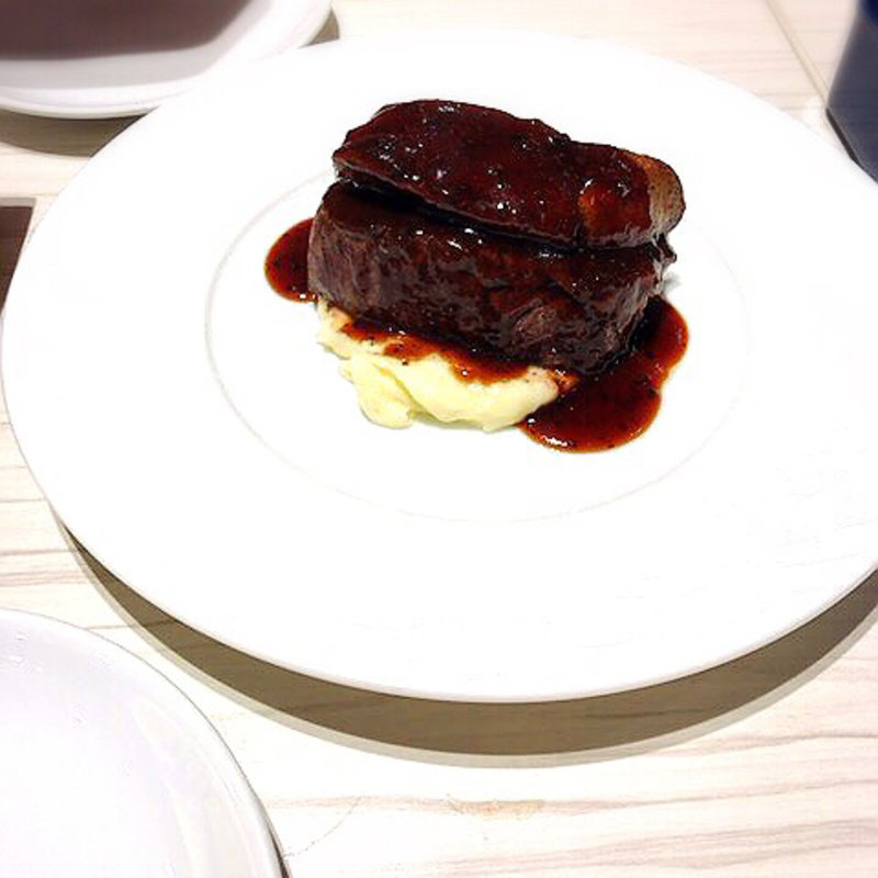 US産　牛フィレ肉のステーキ　トリュフソース(俺のフレンチ 梅田 )