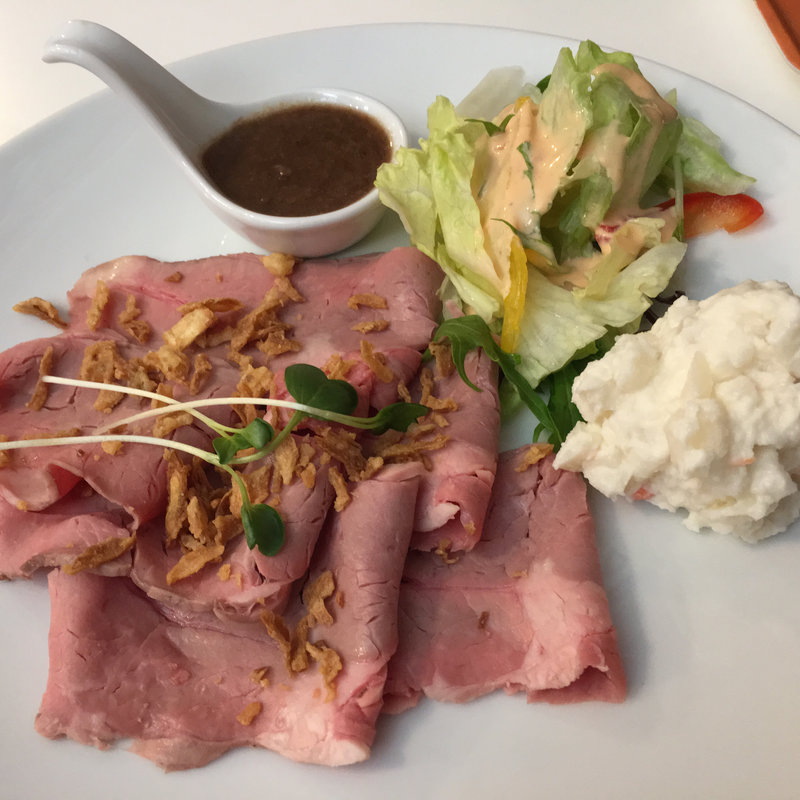 ローストビーフプレート(ファミリーバル たまねぎあたま)