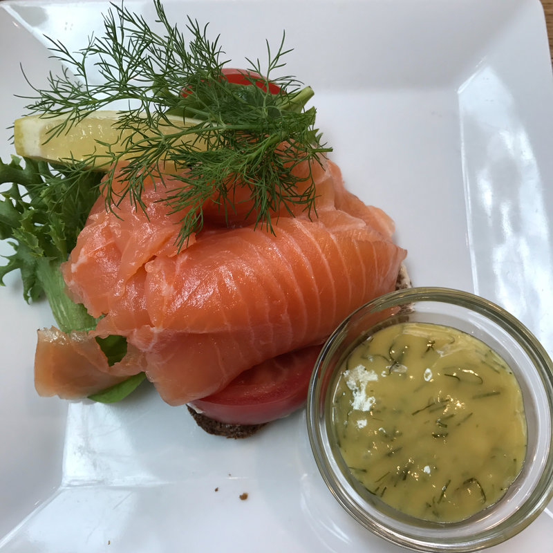 サーモンのオープンサンド(tysta mari)