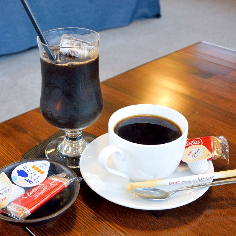 ブレンドコーヒーとアイスコーヒー(カフェ 写真館の珈琲 )