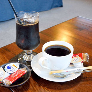 ブレンドコーヒーとアイスコーヒー(カフェ 写真館の珈琲 )