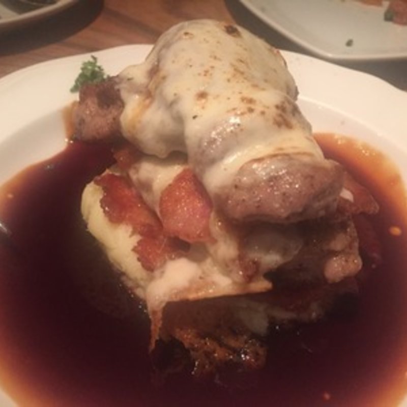 豚フィレ肉とベーコンのミルフィーユ仕立て モッツァレラ仕立て(UOKIN PICCOLO 銀座店 （ウオキン ピッコロ）)