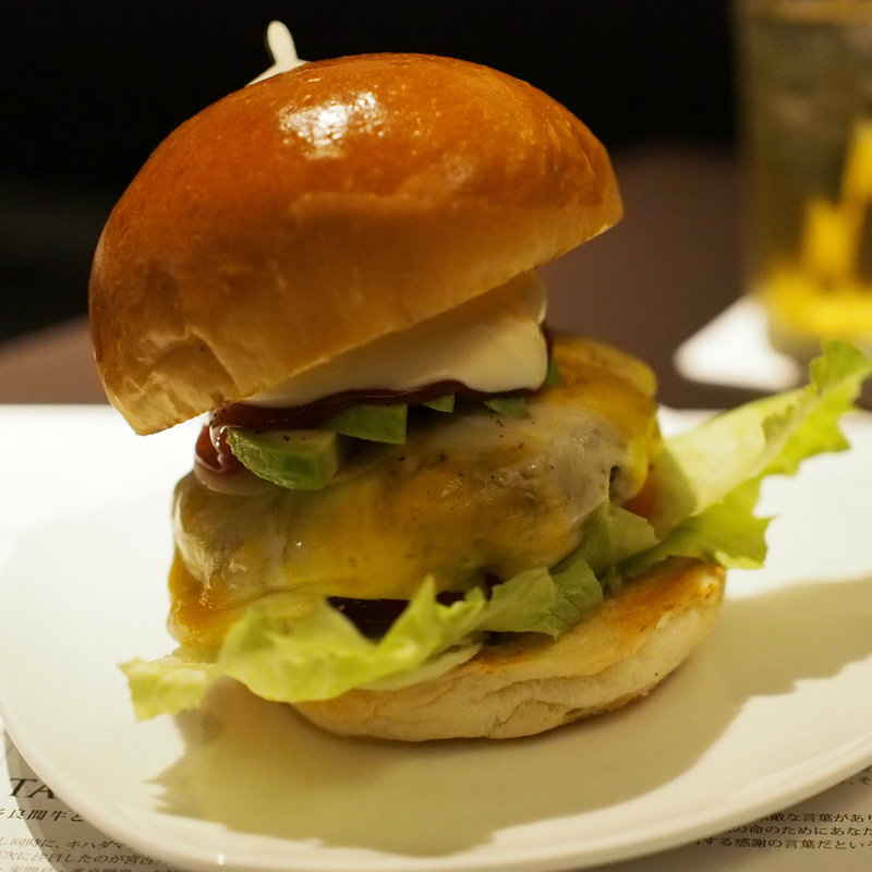 ダグスアボカドチーズ(LAVA)バーガー(DOUG'S BURGER 博多駅前店)