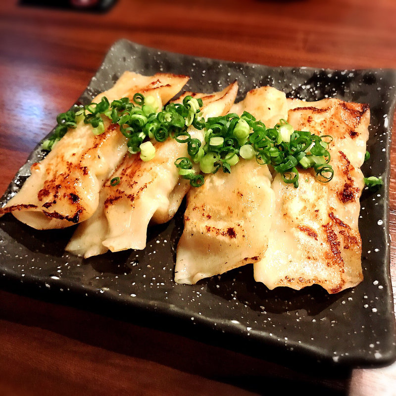 志方特製ギョウザ(焼肉鍋問屋 志方)