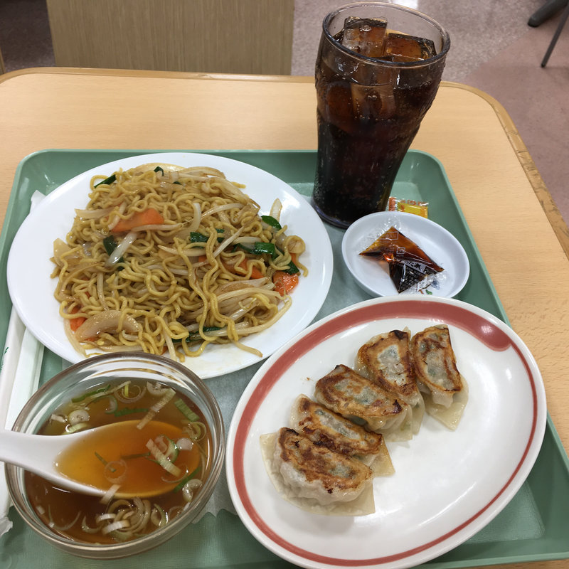 香港風焼きそばと餃子のセットとコーラ(千里香)