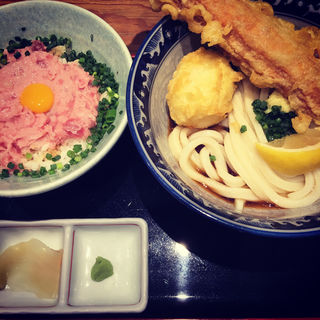 ネギトロ丼ちく玉天セット(難波千日前 釜たけうどん 八重洲北口)
