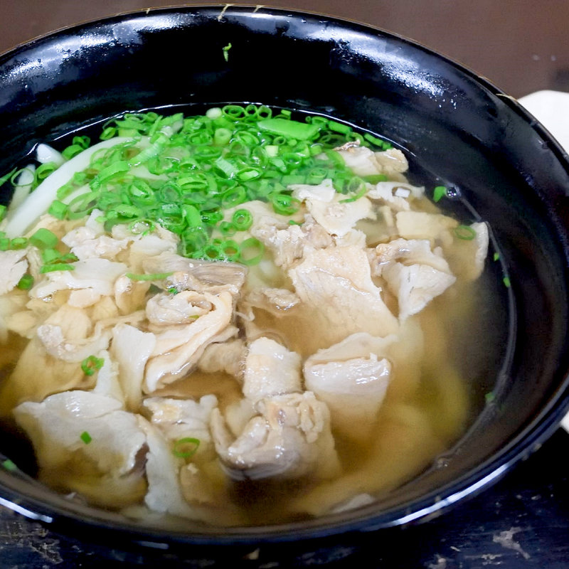 オリーブ豚うどん(六車 （むぐるま）)