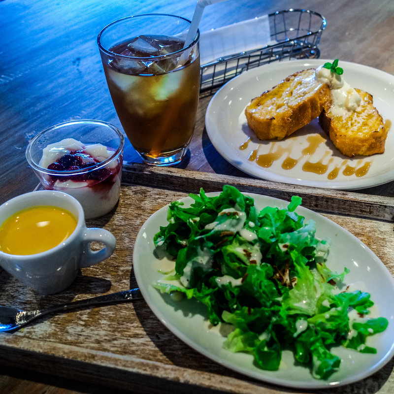 ブランチセット(プレーンフレンチトースト、季節のサラダ、スープ、デザート、ソフトドリンク)(tè piccin)