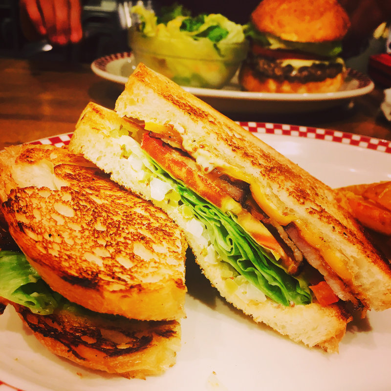 自家製ベーコンレタストマトチーズサンド(マンチズ バーガー シャック （MUNCH'S BURGER SHACK）)