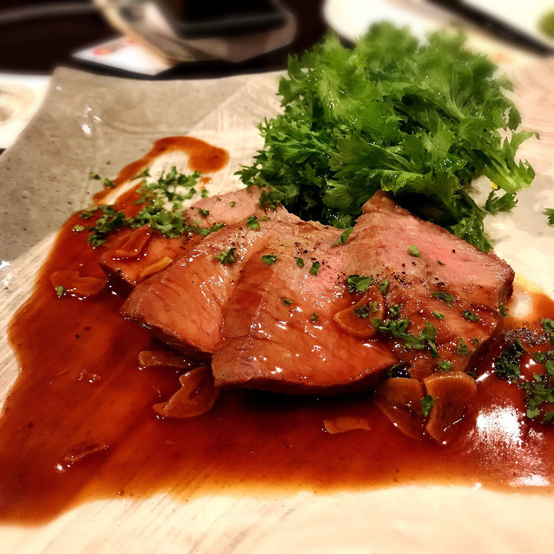 豚肉のローストガーリックソース仕立て(イーターブル)