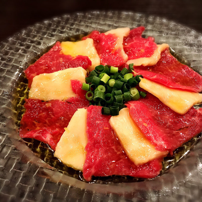 馬刺しのカルパッチョ(イーターブル)