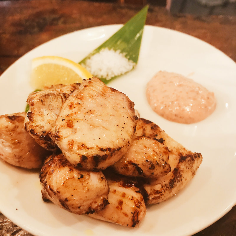 大山鶏のムネ肉レア焼き(東京ワイン倶楽部 楽)