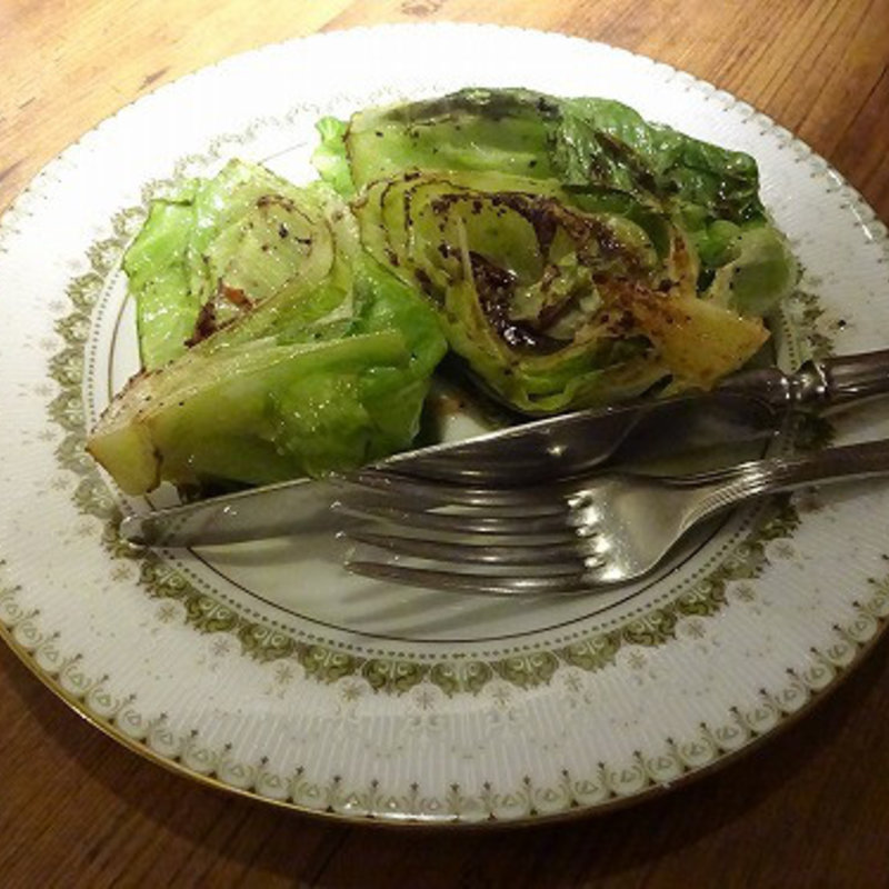 レタスステーキ　アンチョビ・ニンニクオイル (サル食堂 )