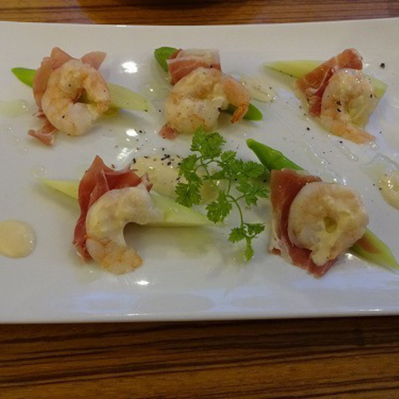 グリーンアスパラ生ハム乗せ(グァレンド)