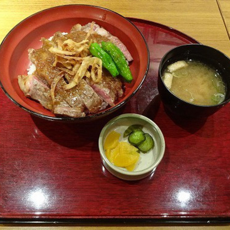 サーロインステーキ丼(レストラン ローズ)