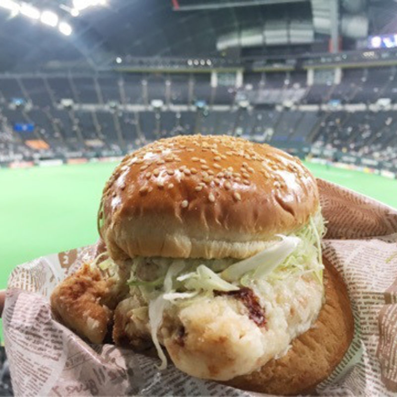 Bigザンギバーガー(唐揚げ＆ワッフル　アモール)