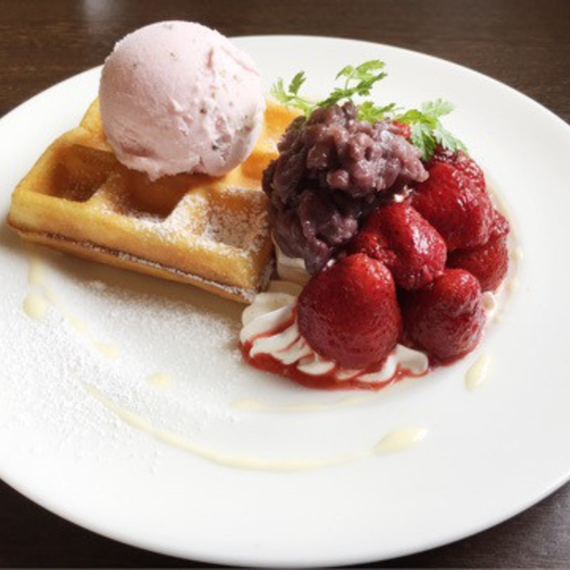 桜といちごあずきのワッフル(唐揚げ＆ワッフル　アモール)