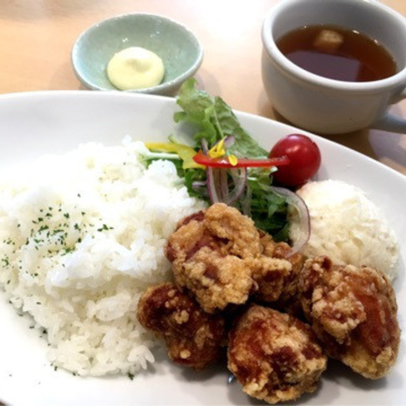 鶏の唐揚げプレート(リーベ )