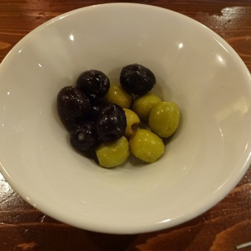 2種のオリーブ盛り合わせ(桜木町ハーブス ガブリ （桜木町ハーブス GABURI）)