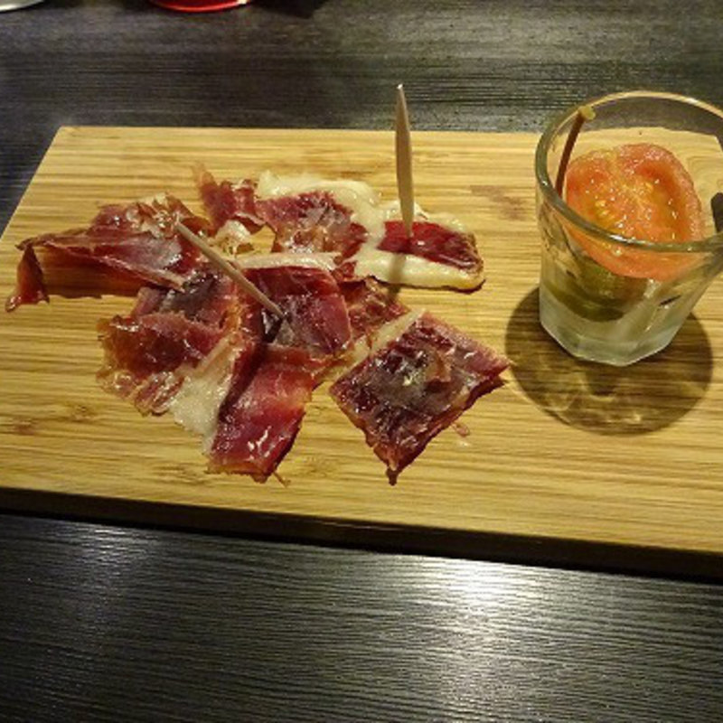 イベリコ豚の上級生ハム(ビストロ＆バル ジィーロ)