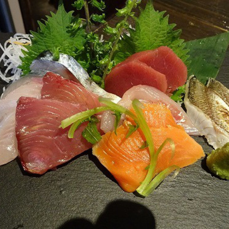 金やんにおまかせ・天然刺身盛り合わせ(居酒屋あお)