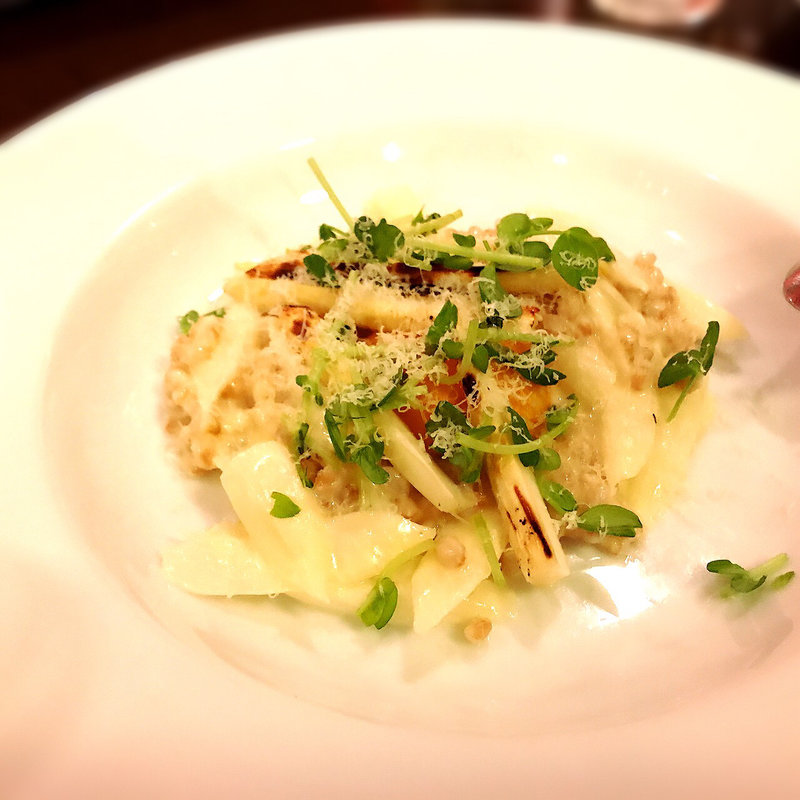 ホワイトアスパラガスとスペルト小麦のリゾット(ブラッセリー アデニア)
