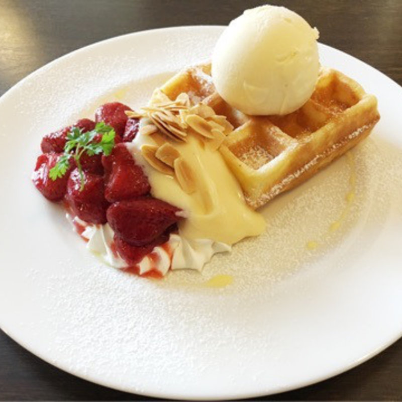 いちごカスタードワッフル(ハーフサイズ)(唐揚げ＆ワッフル　アモール)