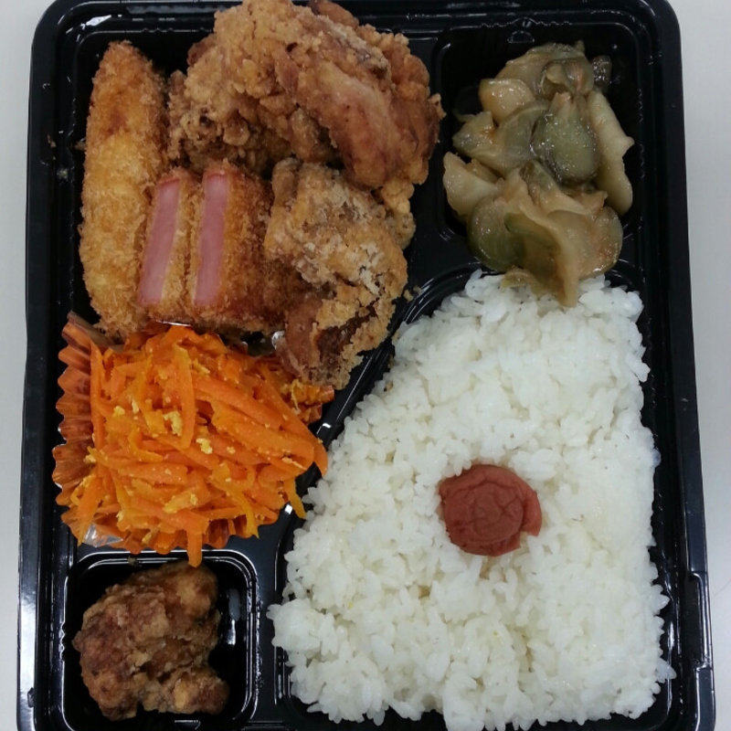 惣菜各種日替わり弁当(まんちくりん)