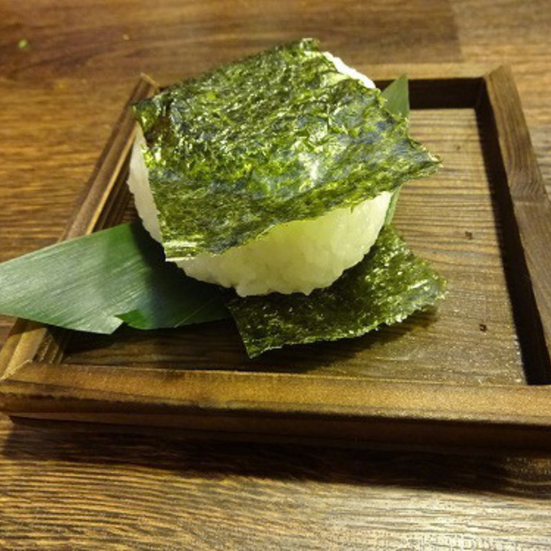 おにぎり・鮭(田舎茶屋大蔵)