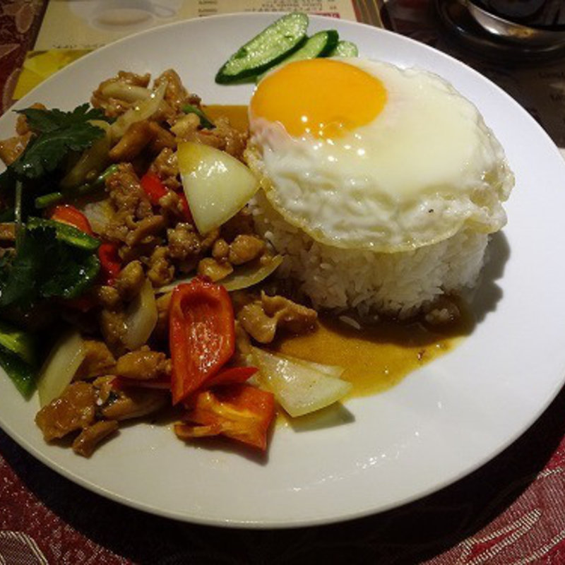 鶏肉バジル炒めご飯(Asian Dining & Bar SITA 中目黒店)