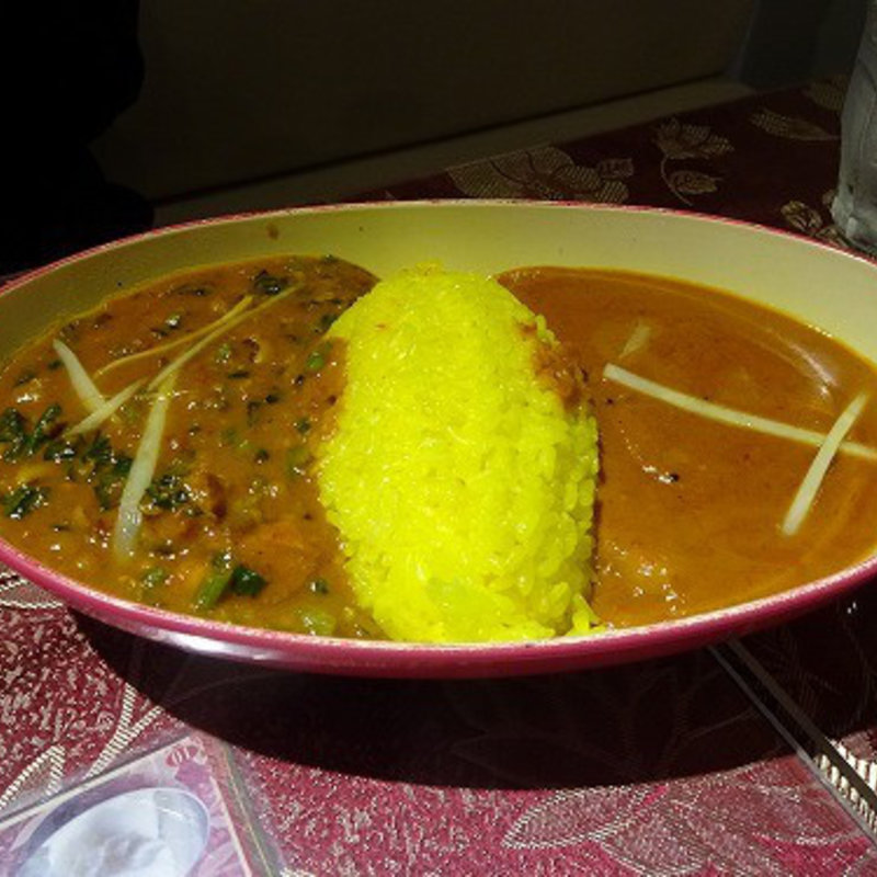 2種類カレーライス 8種類の中からお好きなカレーをお選び下さいサラダ付（100円でドリンク）(Asian Dining & Bar SITA 中目黒店)