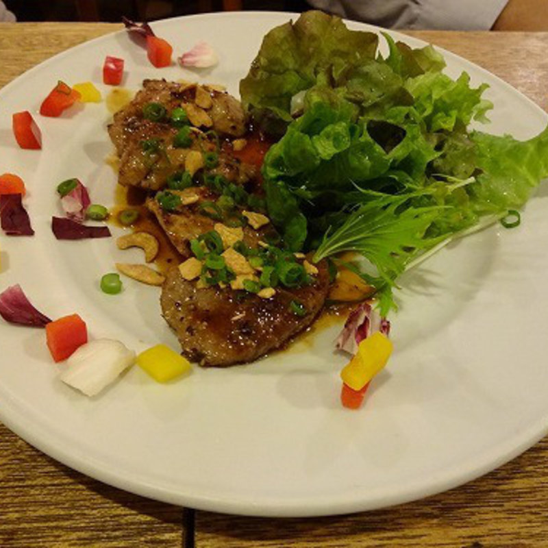 マグロほほ肉のガーリックステーキ (築地 本丸 （ほんまる）)